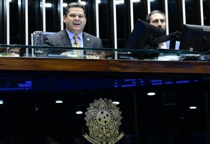 A PEC irá agora para promulgação por Alcolumbre, que está com relações estremecidas com o Planalto -  (crédito: Waldemir Barreto/Agência Senado)