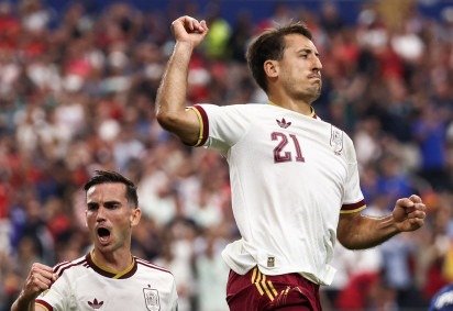 Mikel Oyarzabal celebra: mesmo sem ser um nove de grife, ostenta cinco gols e papel vital na trajetória espanhola no Mundial de 2026 -  (crédito: Franck Fife/AFP)