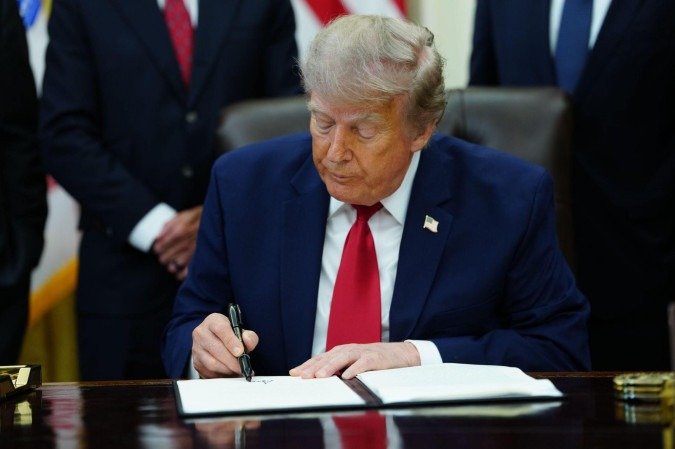 Em 2025, Trump anunciou tarifaço contra diversos países, mas Suprema Corte americana suspendeu medida - (crédito: Chip Somodevilla/Getty Images) Em 2025, Trump anunciou tarifaço contra diversos países, mas Suprema Corte americana suspendeu medida - (crédito: Chip Somodevilla/Getty Images)