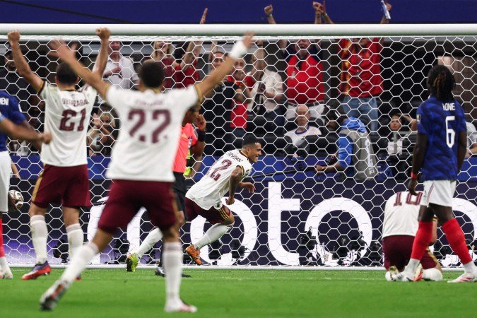 Jogadores da Espanha comemoram gol marcado contra a França, pelas semifinais da Copa do Mundo de 2026 - (crédito: Franck Fife/AFP) Jogadores da Espanha comemoram gol marcado contra a França, pelas semifinais da Copa do Mundo de 2026 - (crédito: Franck Fife/AFP)