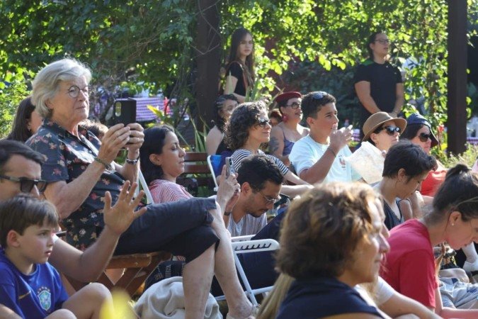 Torcedores na Aliança Francesa, na Asa Sul, assistem à França x Espanha - (crédito: Davi Pereira CB/ DA Press) Torcedores na Aliança Francesa, na Asa Sul, assistem à França x Espanha - (crédito: Davi Pereira CB/ DA Press)