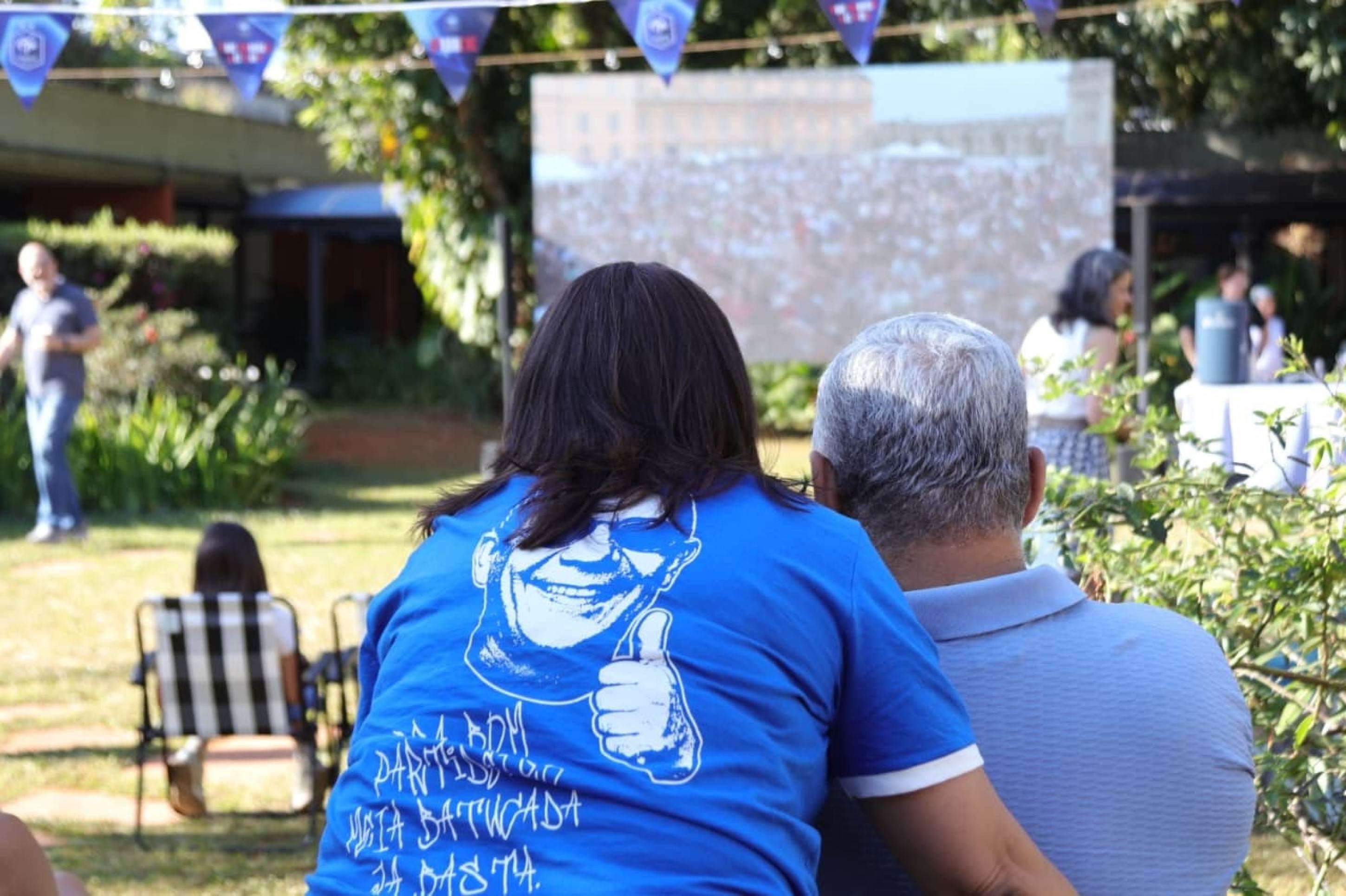 Torcedores na Alian&ccedil;a Francesa para assistir a Fran&ccedil;a x Espanha nesta ter&ccedil;a-feira (14/7)