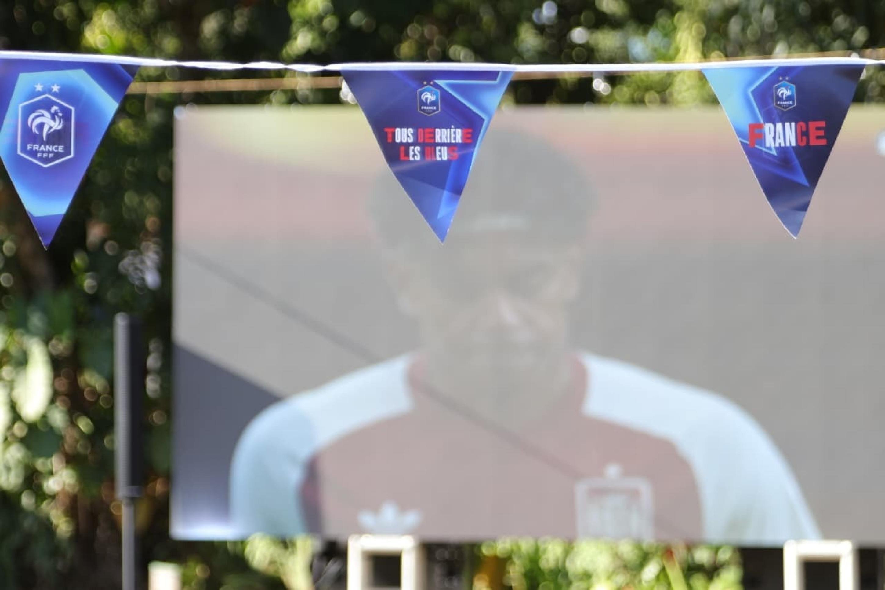 Torcedores na Alian&ccedil;a Francesa para assistir a Fran&ccedil;a x Espanha nesta ter&ccedil;a-feira (14/7)