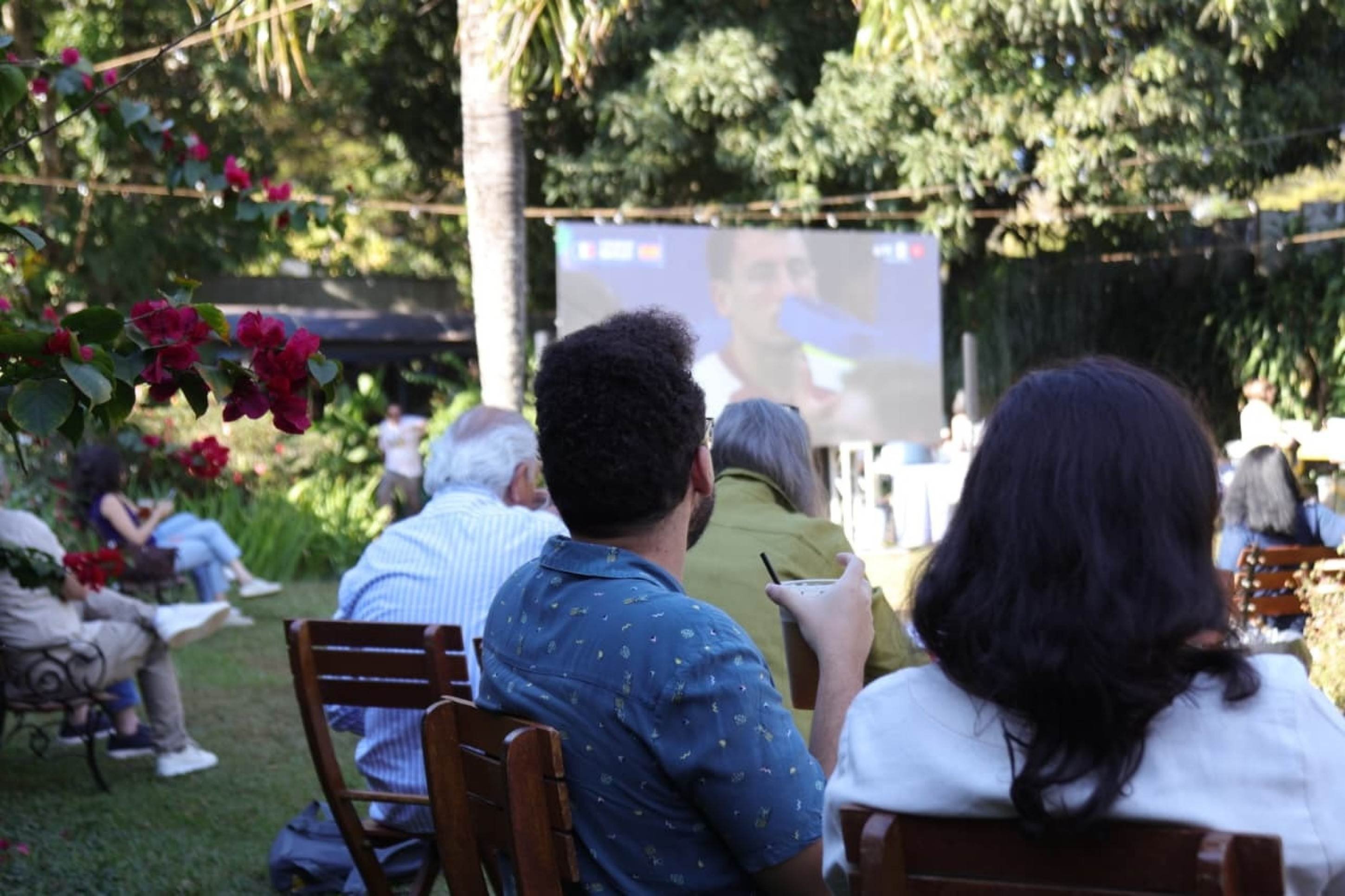 Torcedores na Alian&ccedil;a Francesa para assistir a Fran&ccedil;a x Espanha nesta ter&ccedil;a-feira (14/7)