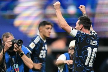 A dúvida é como os espanhóis vão se comportar em frente a Messi, ídolo e artilheiro da Copa com oito gols e mais três assistências, no total -  (crédito:  AFP)
