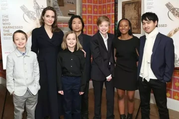 Angelina com os filhos em exibição de 'O Menino que descobriu o vento', da Netflix, em Nova York - (crédito: Monica Schipper / Netflix / Divulgação) Angelina com os filhos em exibição de 'O Menino que descobriu o vento', da Netflix, em Nova York - (crédito: Monica Schipper / Netflix / Divulgação)