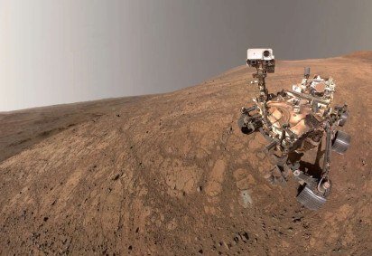 O rover Perseverance da NASA tirou esta selfie em 