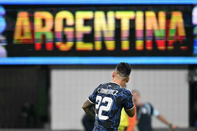 Argentina's forward #22 Lautaro Martinez celebrates scoring his team's second goal during the 2026 World Cup football tournament semi-final match between England and Argentina at the Atlanta Stadium in Atlanta on July 15, 2026. (Photo by ROBERTO SCHMIDT / AFP)
- (crédito: AFP) Argentina's forward #22 Lautaro Martinez celebrates scoring his team's second goal during the 2026 World Cup football tournament semi-final match between England and Argentina at the Atlanta Stadium in Atlanta on July 15, 2026. (Photo by ROBERTO SCHMIDT / AFP)
- (crédito: AFP)