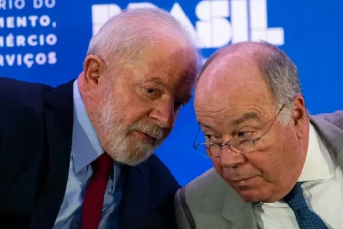 A leitura dentro do governo é que a decisão tem caráter predominantemente político e está alinhada à estratégia protecionista adotada pela gestão de Donald Trump - (crédito: Marcelo Carmargo/Agência Brasil) A leitura dentro do governo é que a decisão tem caráter predominantemente político e está alinhada à estratégia protecionista adotada pela gestão de Donald Trump - (crédito: Marcelo Carmargo/Agência Brasil)