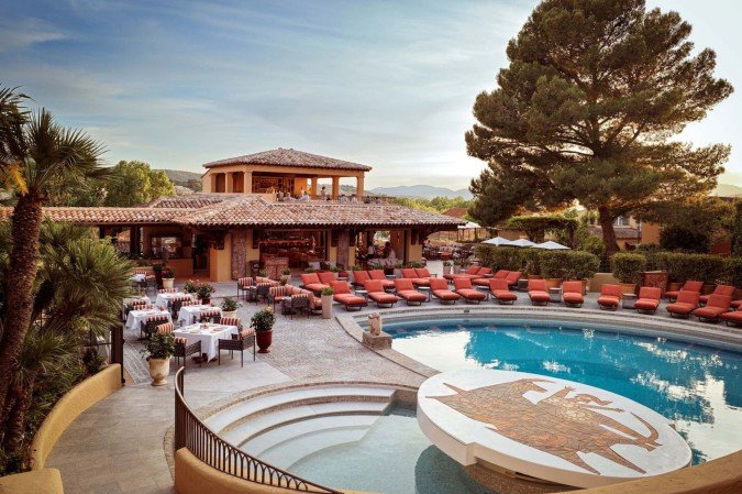Byblos Saint-Tropez: o hotel das celebridades que há seis décadas reina na Riviera Francesa - (crédito: Uai Turismo) Byblos Saint-Tropez: o hotel das celebridades que há seis décadas reina na Riviera Francesa - (crédito: Uai Turismo)