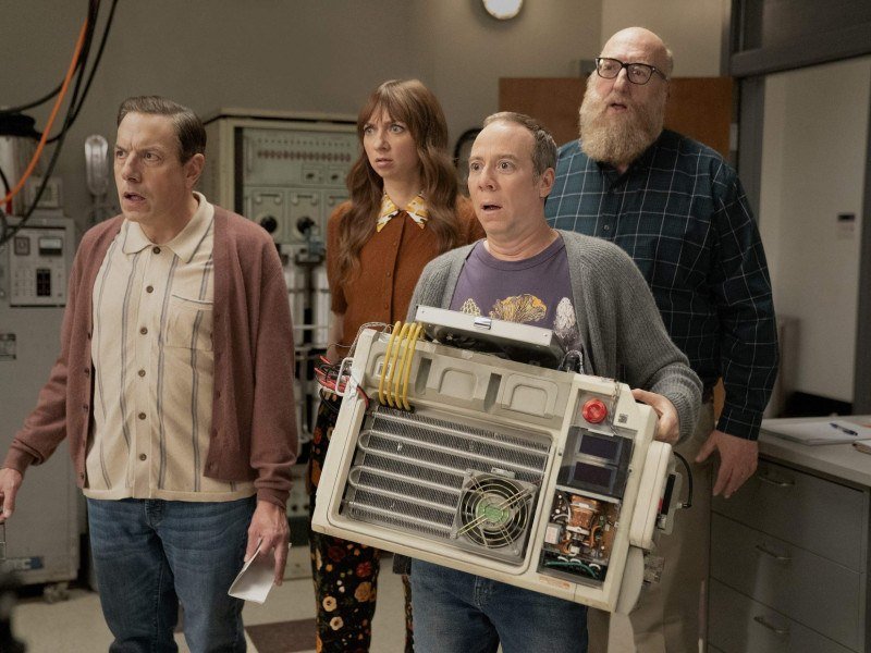 Denise, Bert e Barry Kripke tentam ajudar Stuart na missão de salvar o universo -  (crédito: Divulgação/HBO Max)