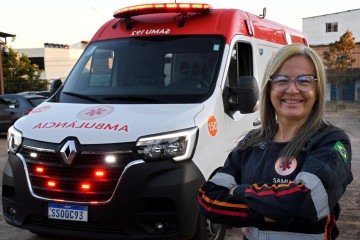 Ione da Silva dirige ambulâncias do Samu há duas décadas - (crédito: Marcelo Ferreira/CB/D.A Press) Ione da Silva dirige ambulâncias do Samu há duas décadas - (crédito: Marcelo Ferreira/CB/D.A Press)