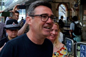 Andy Burnham discursando no palco do festival South By South West de 2023, em Austin, Texas - (crédito: Getty Images) Andy Burnham discursando no palco do festival South By South West de 2023, em Austin, Texas - (crédito: Getty Images)