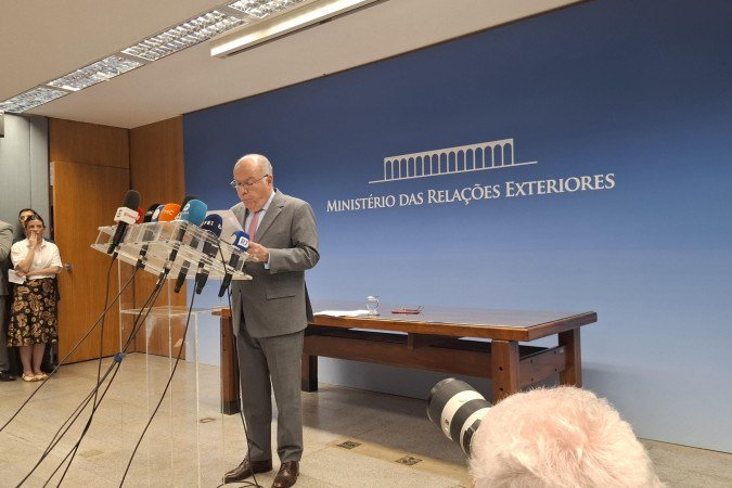 Ministro das Relações Exteriores leu uma carta em resposta às tarifas de 25% anunciadas pelos Estados Unidos. No documento, é relatado o esforço do governo brasileiro em negociar com a Casa Branca