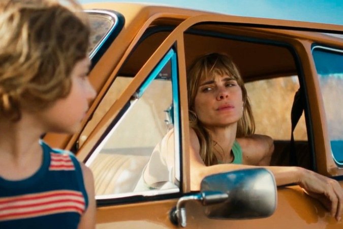 O longa de Anne Pinheiro Guimarães traz uma mãe, Helena (Carolina Dieckmann), com problemas existenciais - (crédito: Bananeira filmes/ Divulgação) O longa de Anne Pinheiro Guimarães traz uma mãe, Helena (Carolina Dieckmann), com problemas existenciais - (crédito: Bananeira filmes/ Divulgação)
