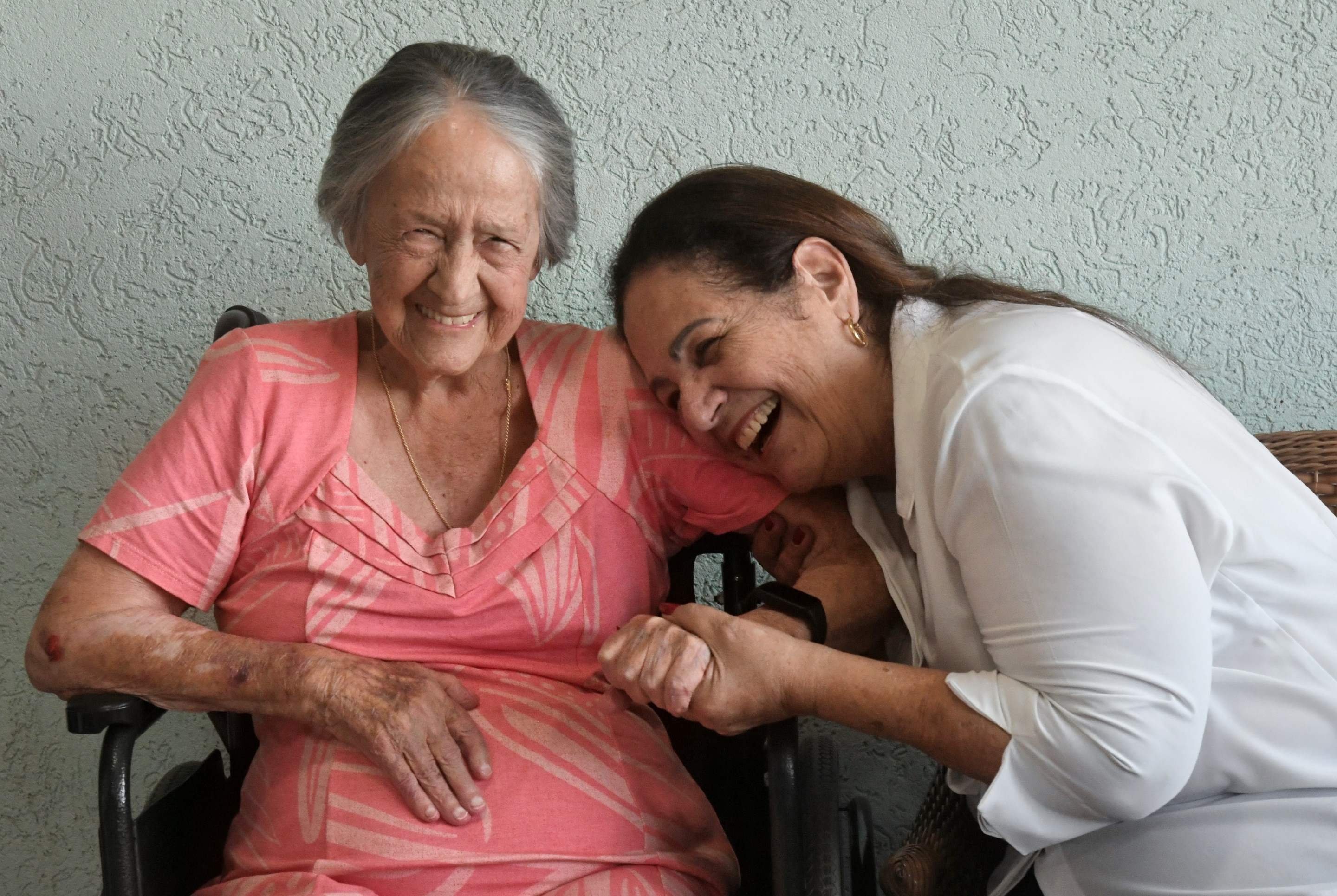 Wilma P&eacute;res e a sobrinha Denise P&eacute;res Pena