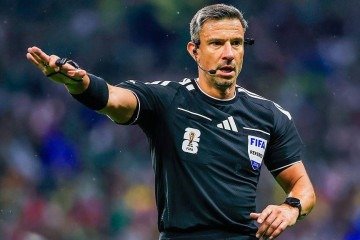Jogadores do Real Madrid reclamam com Vin?i? após a expulsão de Eduardo Camavinga - (crédito: Getty Images) Jogadores do Real Madrid reclamam com Vin?i? após a expulsão de Eduardo Camavinga - (crédito: Getty Images)