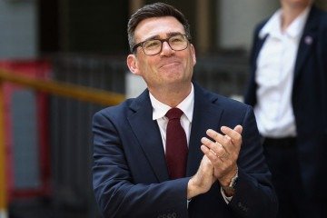 Andy Burnham sorri após ser confirmado líder do Partido Trabalhista, na sexta-feira: carisma e retórica - (crédito: Toby Shepheard/AFP) Andy Burnham sorri após ser confirmado líder do Partido Trabalhista, na sexta-feira: carisma e retórica - (crédito: Toby Shepheard/AFP)
