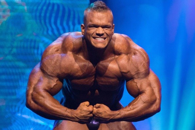 Dallas McCarver (à esq.) compete ao lado de Cedric McMillan no torneio Arnold Classic de 2017 - (crédito: Frank Jansky/Icon Sportswire via Getty Images) Dallas McCarver (à esq.) compete ao lado de Cedric McMillan no torneio Arnold Classic de 2017 - (crédito: Frank Jansky/Icon Sportswire via Getty Images)