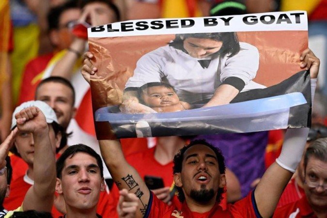 Messi deixou o Barcelona para jogar no PSG em 2021, dois anos antes de Yamal estrear em campo aos 15 anos. Em 2025, ele herdou a camisa 10 que era usada por Messi - (crédito: Getty Images) Messi deixou o Barcelona para jogar no PSG em 2021, dois anos antes de Yamal estrear em campo aos 15 anos. Em 2025, ele herdou a camisa 10 que era usada por Messi - (crédito: Getty Images)