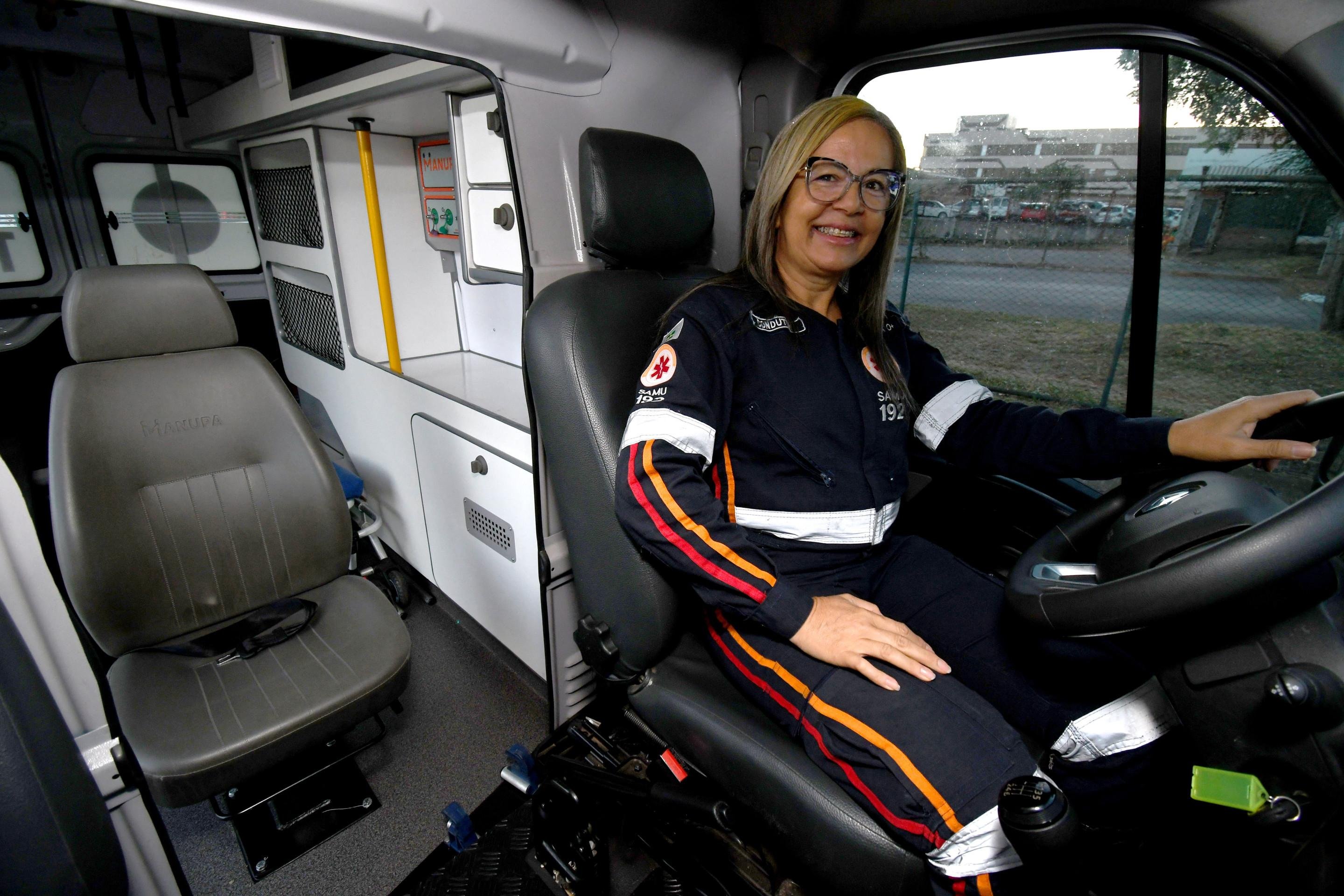 Ione da Silva dirige ambul&acirc;ncias do Samu h&aacute; duas d&eacute;cadas 