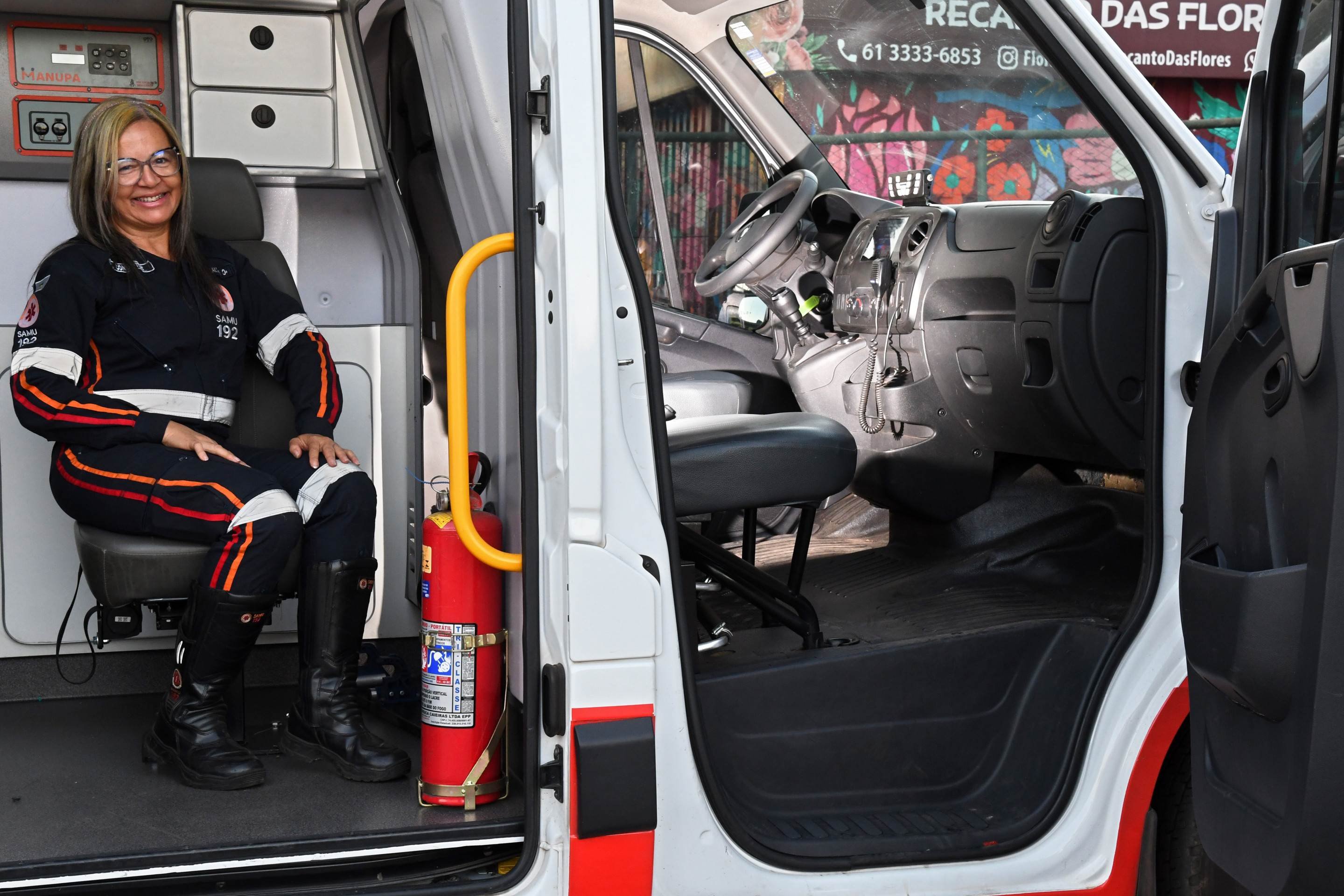 Ione da Silva dirige ambul&acirc;ncias do Samu h&aacute; duas d&eacute;cadas