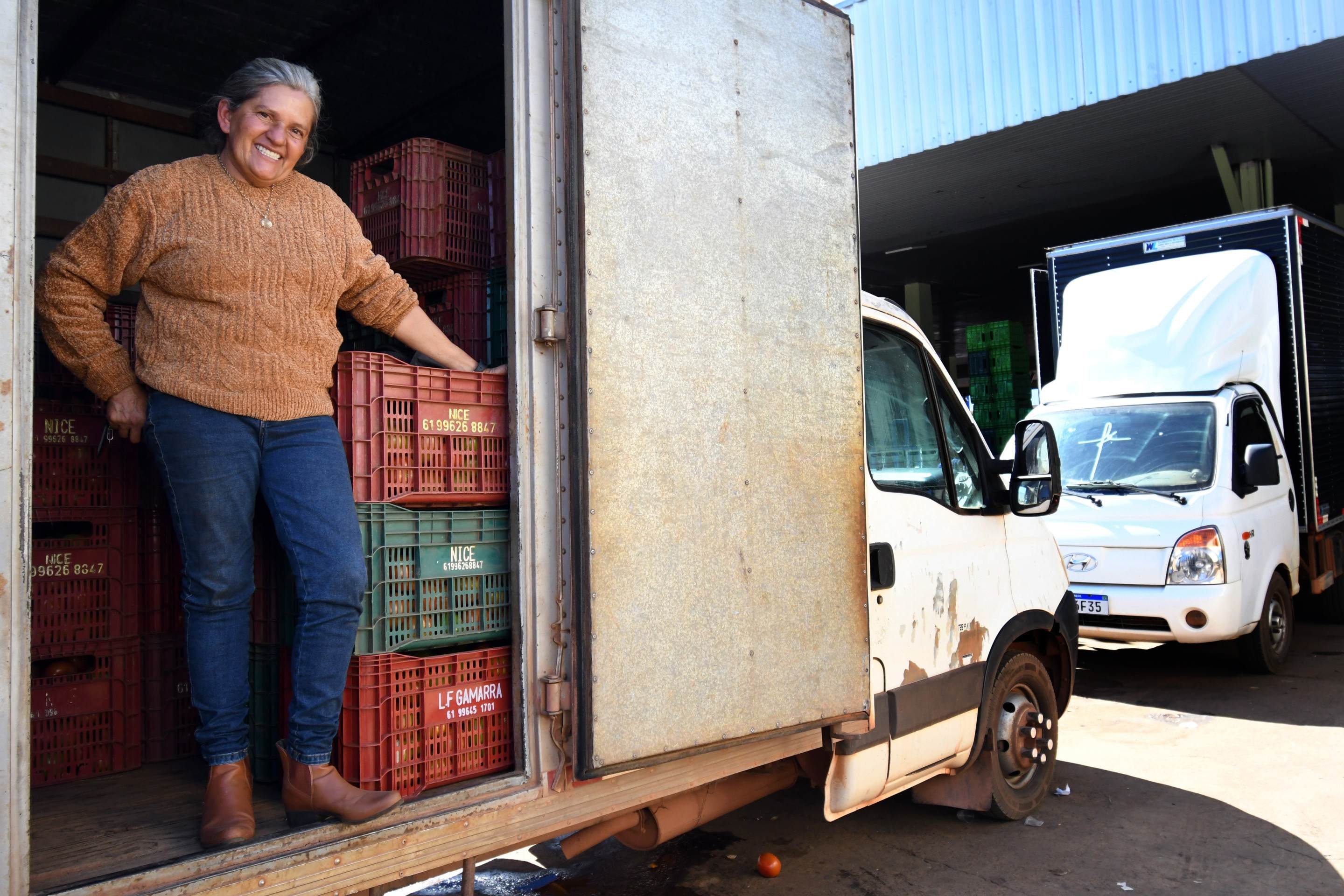 Alvenice Dias roda 141km para vender o que produz na Ceasa