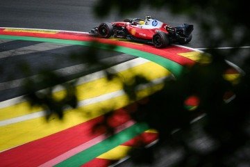 O piloto britânico da Ferrari, Lewis Hamilton, participa da terceira sessão de treinos no circuito de Spa-Francorchamps, em Spa, antes do Grande Prêmio da Bélgica de Fórmula 1, em 18 de julho de 2026 - (crédito: ANDREJ ISAKOVIC / AFP) O piloto britânico da Ferrari, Lewis Hamilton, participa da terceira sessão de treinos no circuito de Spa-Francorchamps, em Spa, antes do Grande Prêmio da Bélgica de Fórmula 1, em 18 de julho de 2026 - (crédito: ANDREJ ISAKOVIC / AFP)