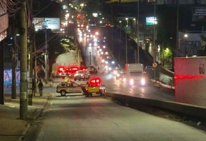 Acidente e perseguição no Anel Rodoviário -  (crédito: Transcon/Divulgação)