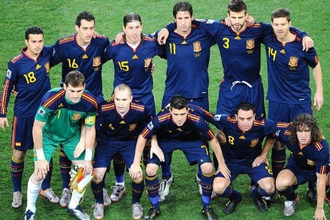 Sergio Ramos, Carles Puyol e Gerard Piqué formaram a espinha dorsal da vitoriosa defesa espanhola de 2010 - (crédito: Getty Images) Sergio Ramos, Carles Puyol e Gerard Piqué formaram a espinha dorsal da vitoriosa defesa espanhola de 2010 - (crédito: Getty Images)