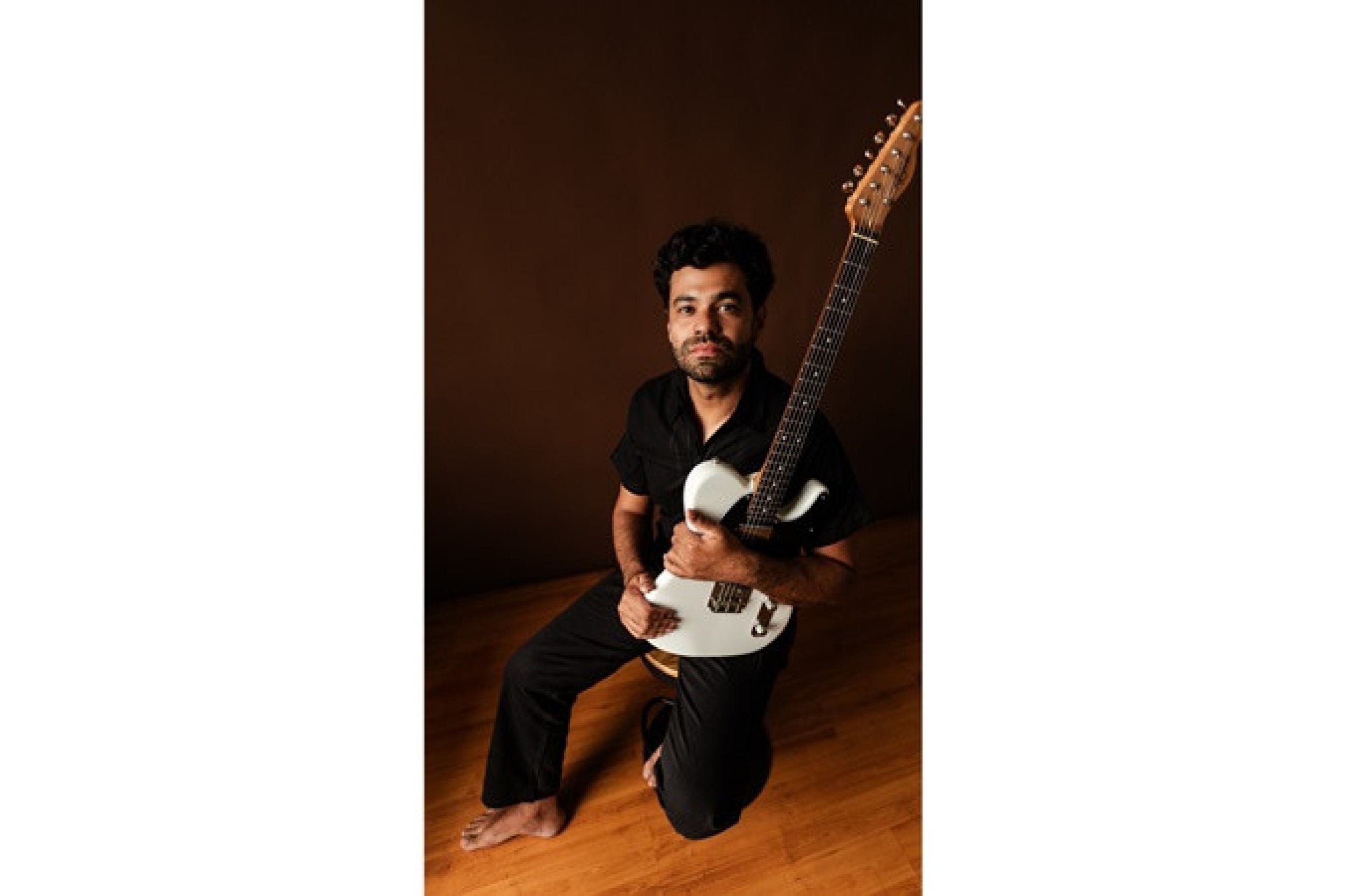 'Minha vida sempre foi a guitarra', diz o músico e professor Rodrigo Bezerra