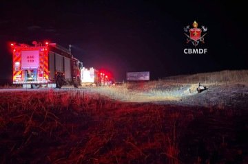 Três pessoas ficam feridas após capotamento na BR-020
- (crédito: CBMDF/Divulgação) Três pessoas ficam feridas após capotamento na BR-020
- (crédito: CBMDF/Divulgação)