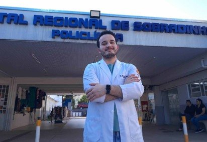 Daniel Sabóia; além da residência, o jovem faz ambulatórios e turnos em hospitais particulares -  (crédito: João Hermógenes)