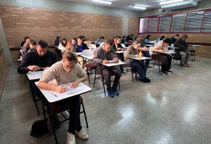 Candidatos para os cargos de agente social e técnico administrativo testaram seus conhecimentos -  (crédito: Renato Raphael/Divulgação)