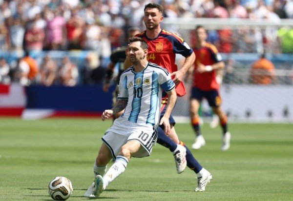 Jogo entre Argentina e Espanha na final da Copa -  (crédito: FRANCK FIFE / AFP)