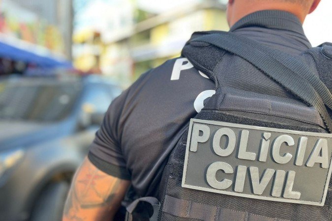 Polícia Civil coordena ações após mandado de prisão preventiva por injúria racial na Bahia - (crédito: Divulgação/PCBA) Polícia Civil coordena ações após mandado de prisão preventiva por injúria racial na Bahia - (crédito: Divulgação/PCBA)