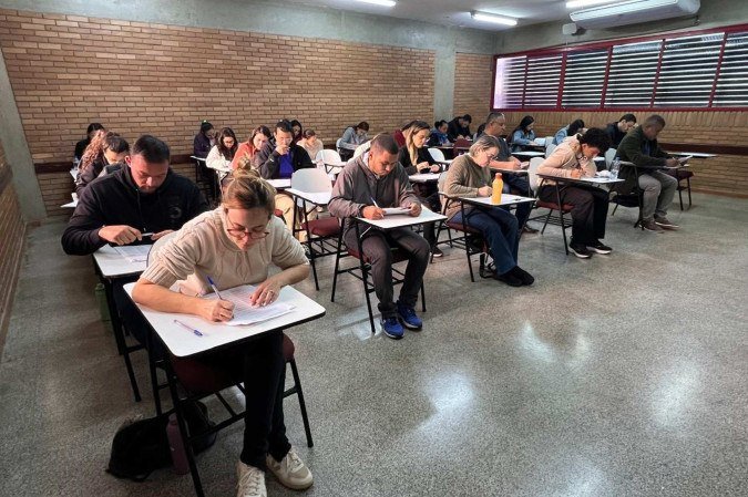 Candidatos para os cargos de agente social e técnico administrativo testaram seus conhecimentos -  (crédito: Renato Raphael/Divulgação)