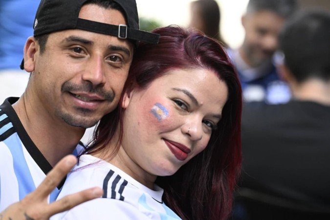 Stefani Galeno e Roni Peterson torcem pela Argentina no Caminito La Parrilla - (crédito: Carlos Vieira/CB/D.A.Press) Stefani Galeno e Roni Peterson torcem pela Argentina no Caminito La Parrilla - (crédito: Carlos Vieira/CB/D.A.Press)