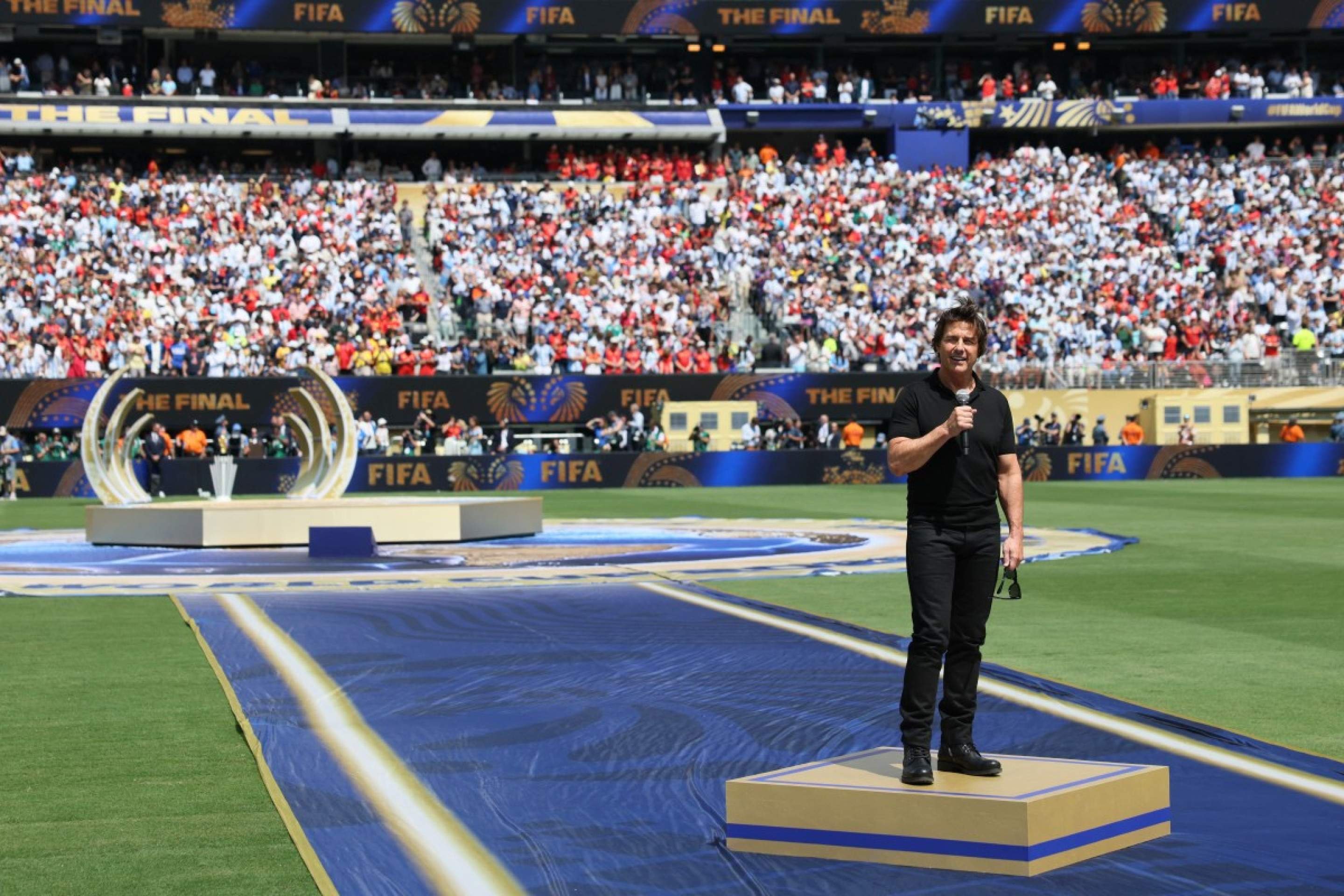 Celebridades no jogo entre Argentina e Espanha no final da Copa