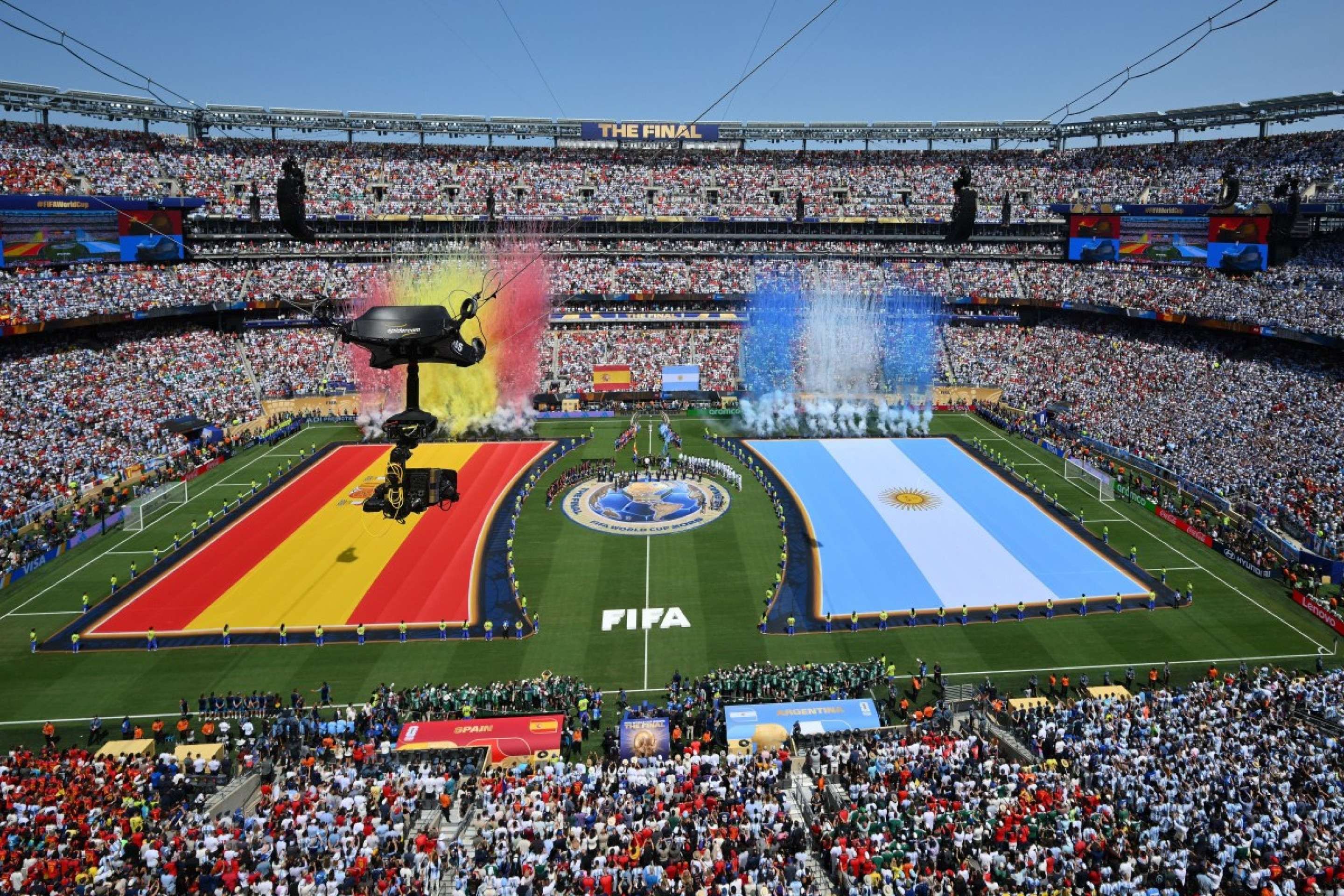 Jogo entre Argentina e Espanha no final da Copa