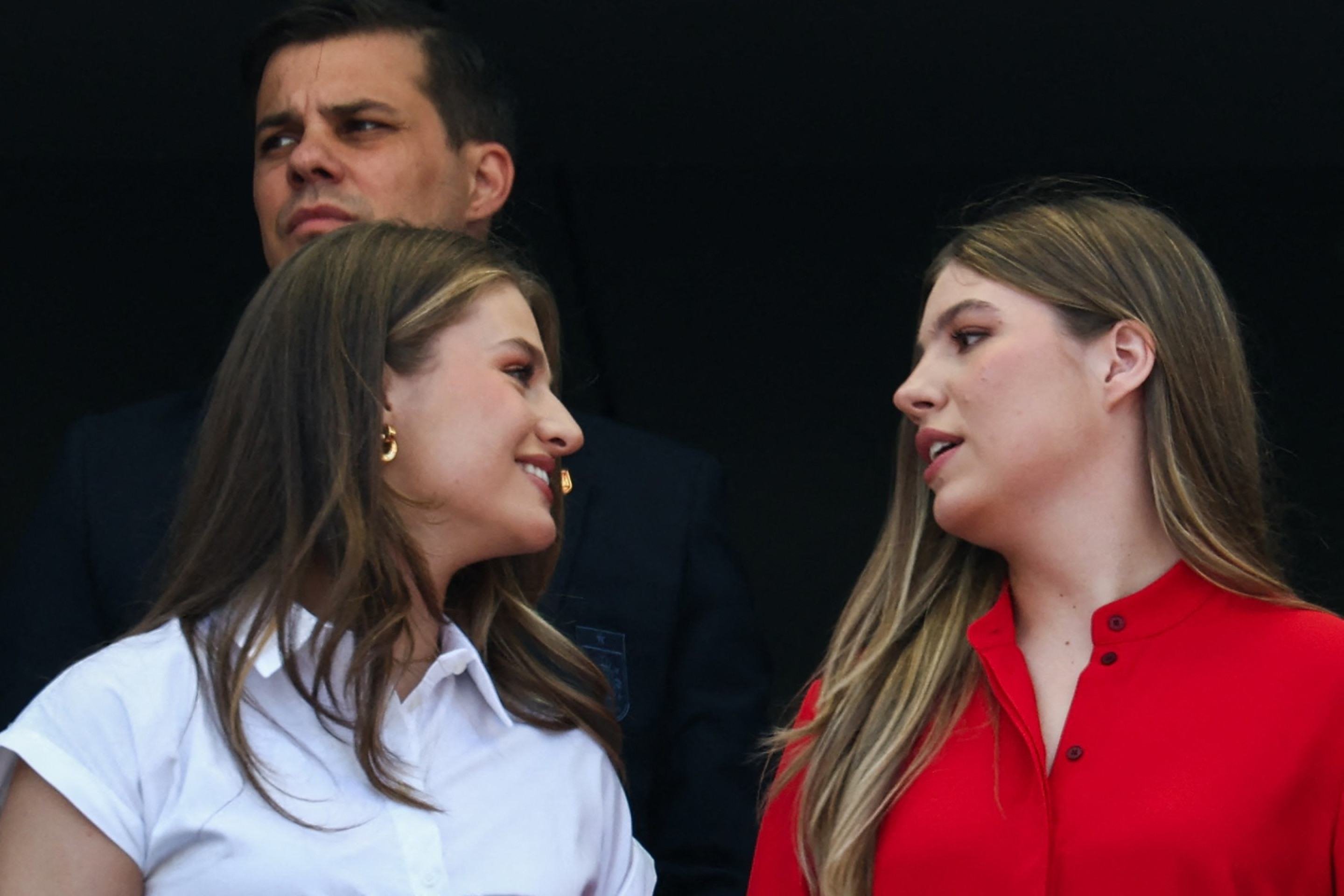 Fam&iacute;lia real espanhola no jogo entre Argentina e Espanha no final da Copa
