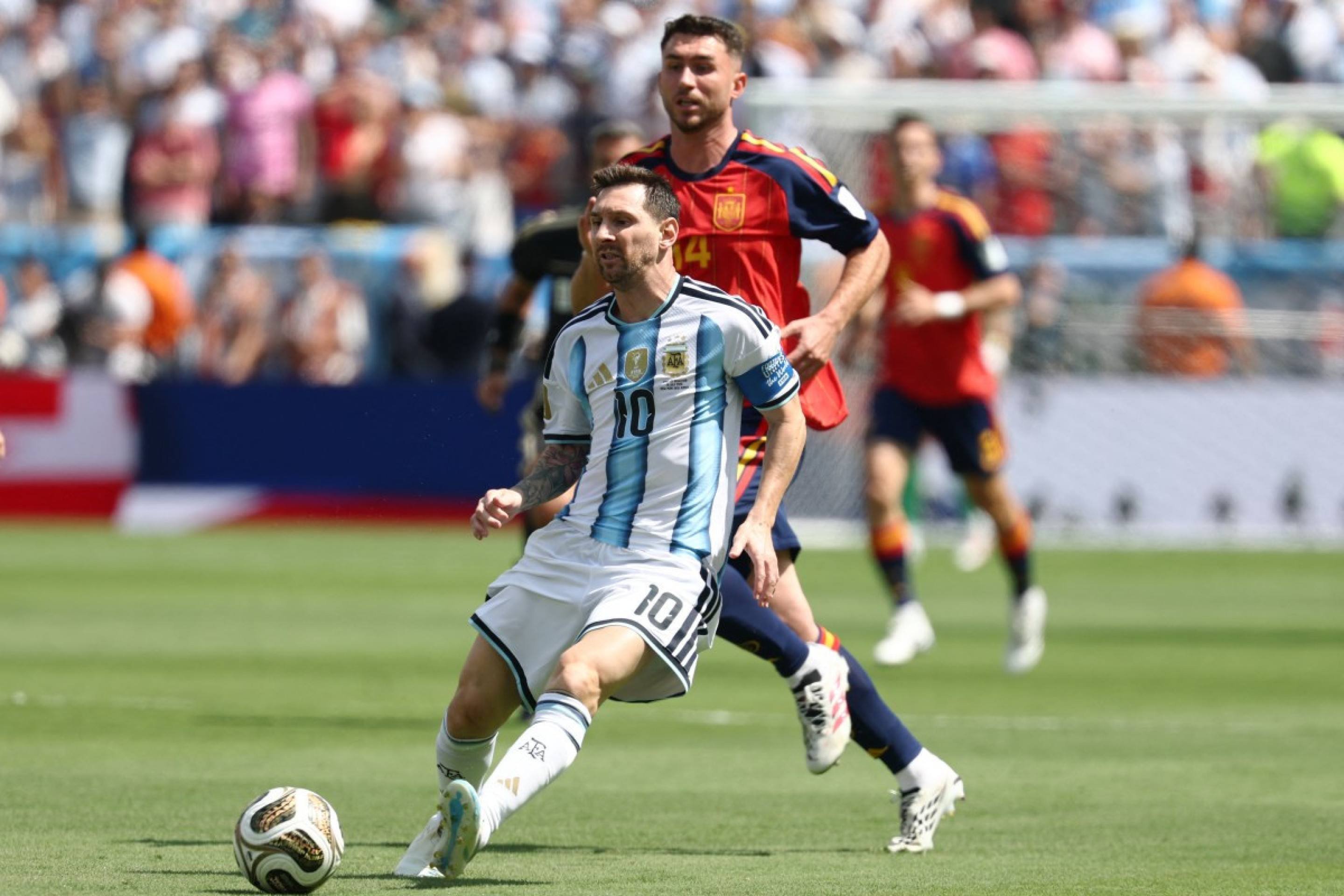 Jogo entre Argentina e Espanha na final da Copa