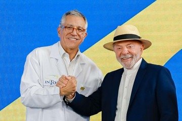 'Vendo Padilha falar e vendo três ministros mequetrefes que o governo passado teve, eu vou dizer: esse país fez uma revolução', declarou o presidente - (crédito: Ricardo Stuckert /PR) 'Vendo Padilha falar e vendo três ministros mequetrefes que o governo passado teve, eu vou dizer: esse país fez uma revolução', declarou o presidente - (crédito: Ricardo Stuckert /PR)