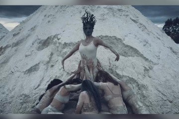 O espetáculo une linguagens de dança contemporânea, teatro e da dança jazz
- (crédito: Foto: Divulgação/Carlos Guerreiro) O espetáculo une linguagens de dança contemporânea, teatro e da dança jazz
- (crédito: Foto: Divulgação/Carlos Guerreiro)