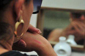 A permanência do benefício depende do cumprimento dos critérios previstos e da regularidade do acompanhamento feito pelas unidades ou pela rede de proteção às mulheres vítimas de violência. - (crédito: Foto: Divulgação/Agência Brasília) A permanência do benefício depende do cumprimento dos critérios previstos e da regularidade do acompanhamento feito pelas unidades ou pela rede de proteção às mulheres vítimas de violência. - (crédito: Foto: Divulgação/Agência Brasília)