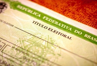 Voto em trânsito: saiba como pedir para votar em outra cidade a partir desta segunda-feira -  (crédito: BBC Geral) -Voto em trânsito: saiba como pedir para votar em outra cidade a partir desta segunda-feira -  (crédito: BBC Geral)
