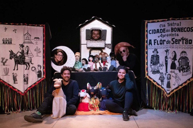 Espetáculo traz personagens famosos da cultura nordestina como Homem da Meia-Noite, o Boi-Bumbá e os bonecos de mamulengo - (crédito: Fotos: Matheus Nascimento/Divulgação) Espetáculo traz personagens famosos da cultura nordestina como Homem da Meia-Noite, o Boi-Bumbá e os bonecos de mamulengo - (crédito: Fotos: Matheus Nascimento/Divulgação)