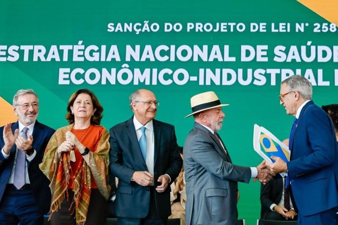 20.07.2026 - Presidente da Rep..blica, Luiz In..cio Lula da Silva, durante San....o do Projeto de Lei n.. 2.583, de 2020, que cria a Estrat..gia Nacional de Sa..de do Complexo Econ..mico-Industrial da Sa..de (ENSCEIS), no Pal..cio do Planalto, Bras..lia - DF..Foto: Ricardo Stuckert
- (crédito: Foto: Ricardo Stuckert ) 20.07.2026 - Presidente da Rep..blica, Luiz In..cio Lula da Silva, durante San....o do Projeto de Lei n.. 2.583, de 2020, que cria a Estrat..gia Nacional de Sa..de do Complexo Econ..mico-Industrial da Sa..de (ENSCEIS), no Pal..cio do Planalto, Bras..lia - DF..Foto: Ricardo Stuckert
- (crédito: Foto: Ricardo Stuckert )