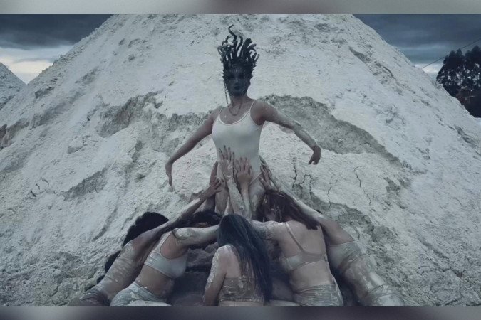 O espetáculo une linguagens de dança contemporânea, teatro e da dança jazz
- (crédito: Foto: Divulgação/Carlos Guerreiro) O espetáculo une linguagens de dança contemporânea, teatro e da dança jazz
- (crédito: Foto: Divulgação/Carlos Guerreiro)