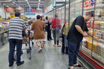 Trabalho no feriado: o que muda para farmácias, supermercados, comércio e outros setores afetados por nova regra em vigor - (crédito: BBC Geral) Trabalho no feriado: o que muda para farmácias, supermercados, comércio e outros setores afetados por nova regra em vigor - (crédito: BBC Geral)